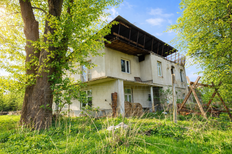 Dom jednorodzinny z budynkiem gospodarczym na dużej działce 3700 m² – Łęki Dolne, woj. podkarpackie